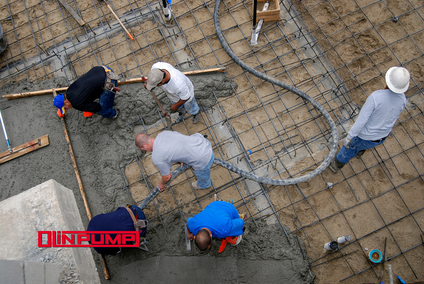 Do Hybrid Fibers in Concrete Change Pumping Behavior?